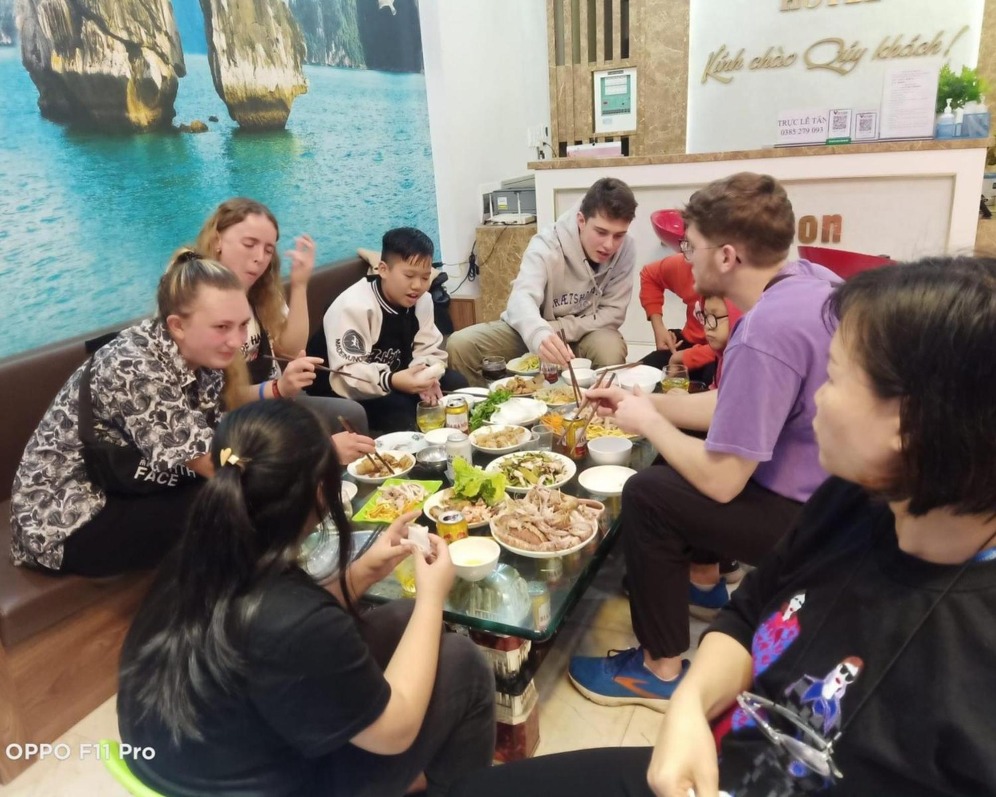 Ha Long Fancy Hostel With Vegetarian And Vegan Restaurant Bagian luar foto