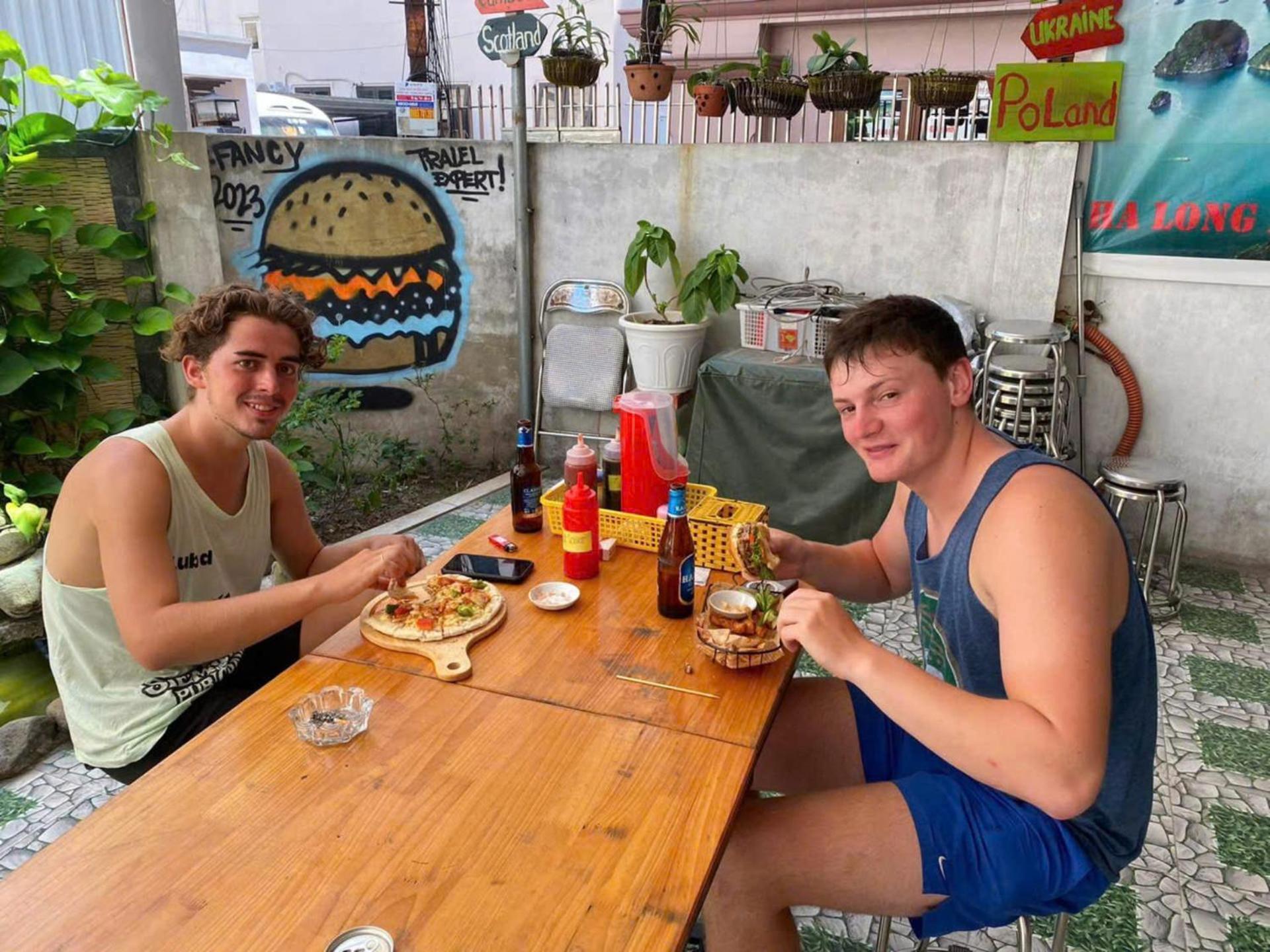 Ha Long Fancy Hostel With Vegetarian And Vegan Restaurant Bagian luar foto