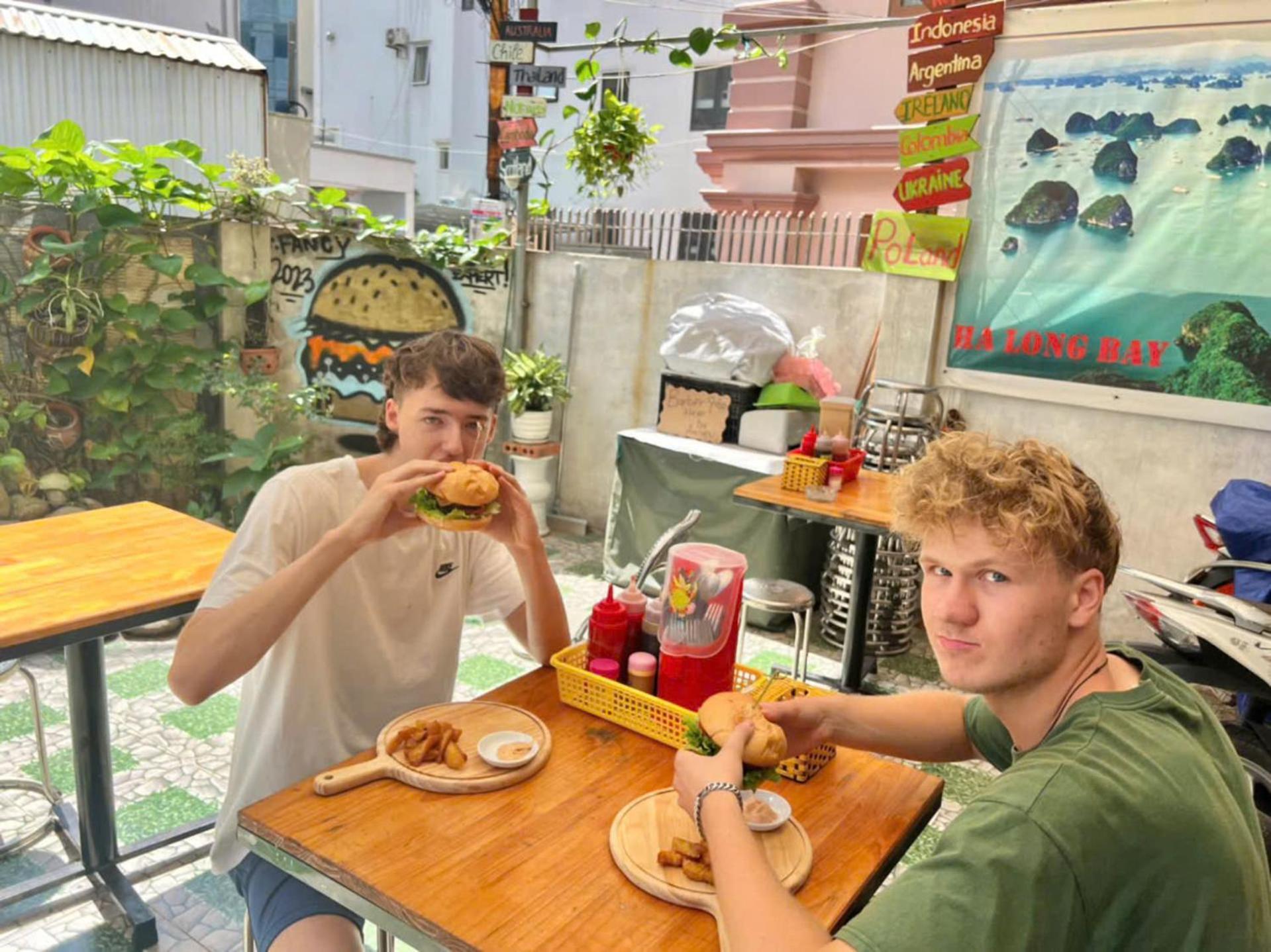 Ha Long Fancy Hostel With Vegetarian And Vegan Restaurant Bagian luar foto