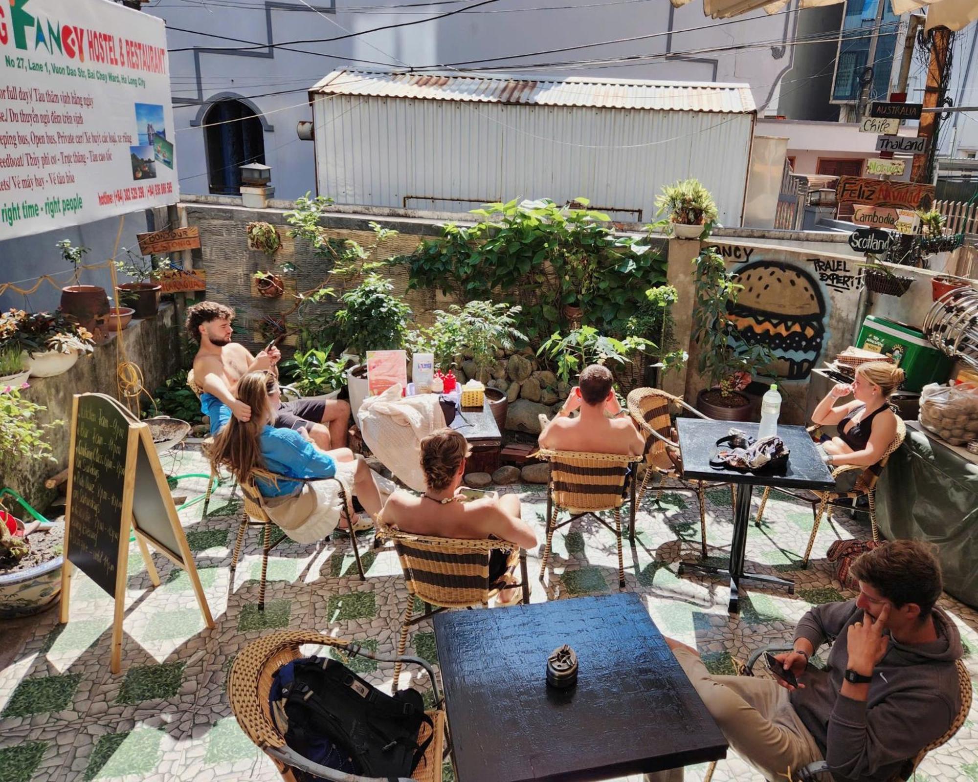 Ha Long Fancy Hostel With Vegetarian And Vegan Restaurant Bagian luar foto